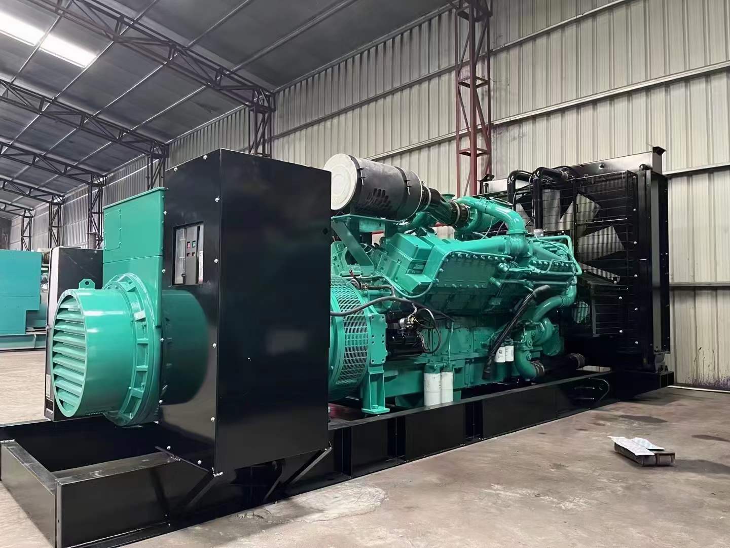 通川如何降低 800kW 柴油发电机输出电流的波动？