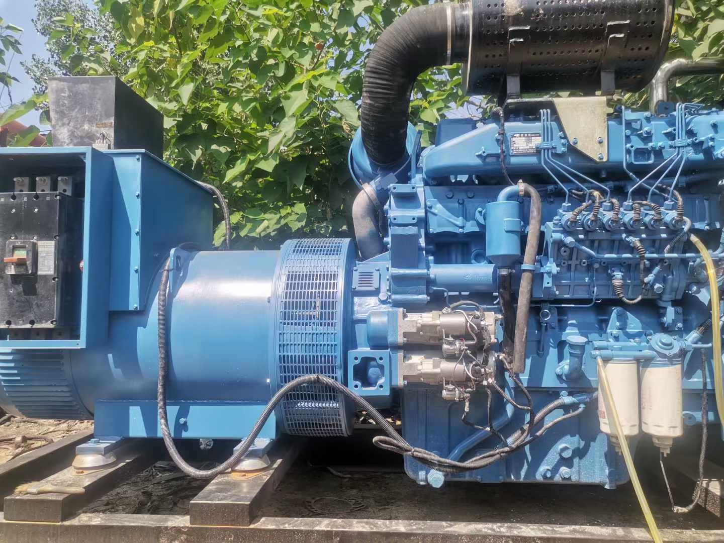 通川详细说明降低 800kW 柴油发电机输出电流波动的方法