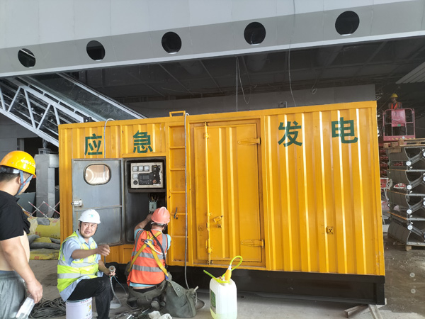 通川怎样判断空气滤清器是否需要更换？