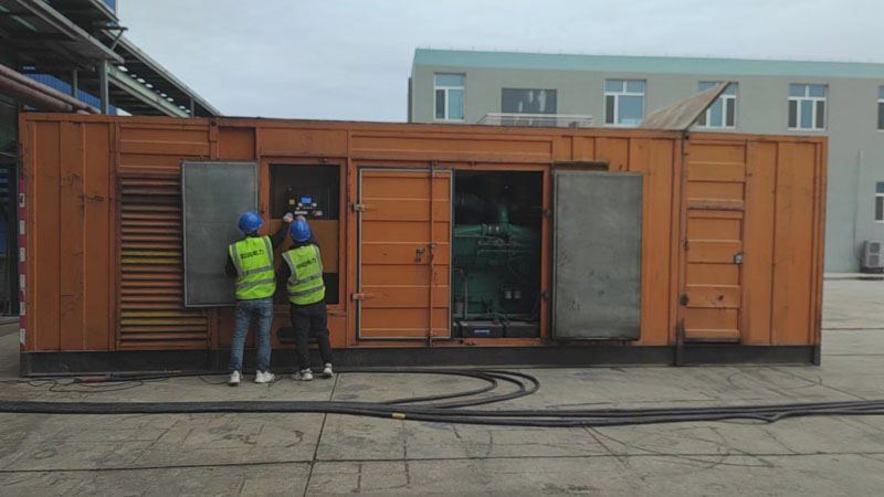 通川如何检查柴油发电机组的机油油位？